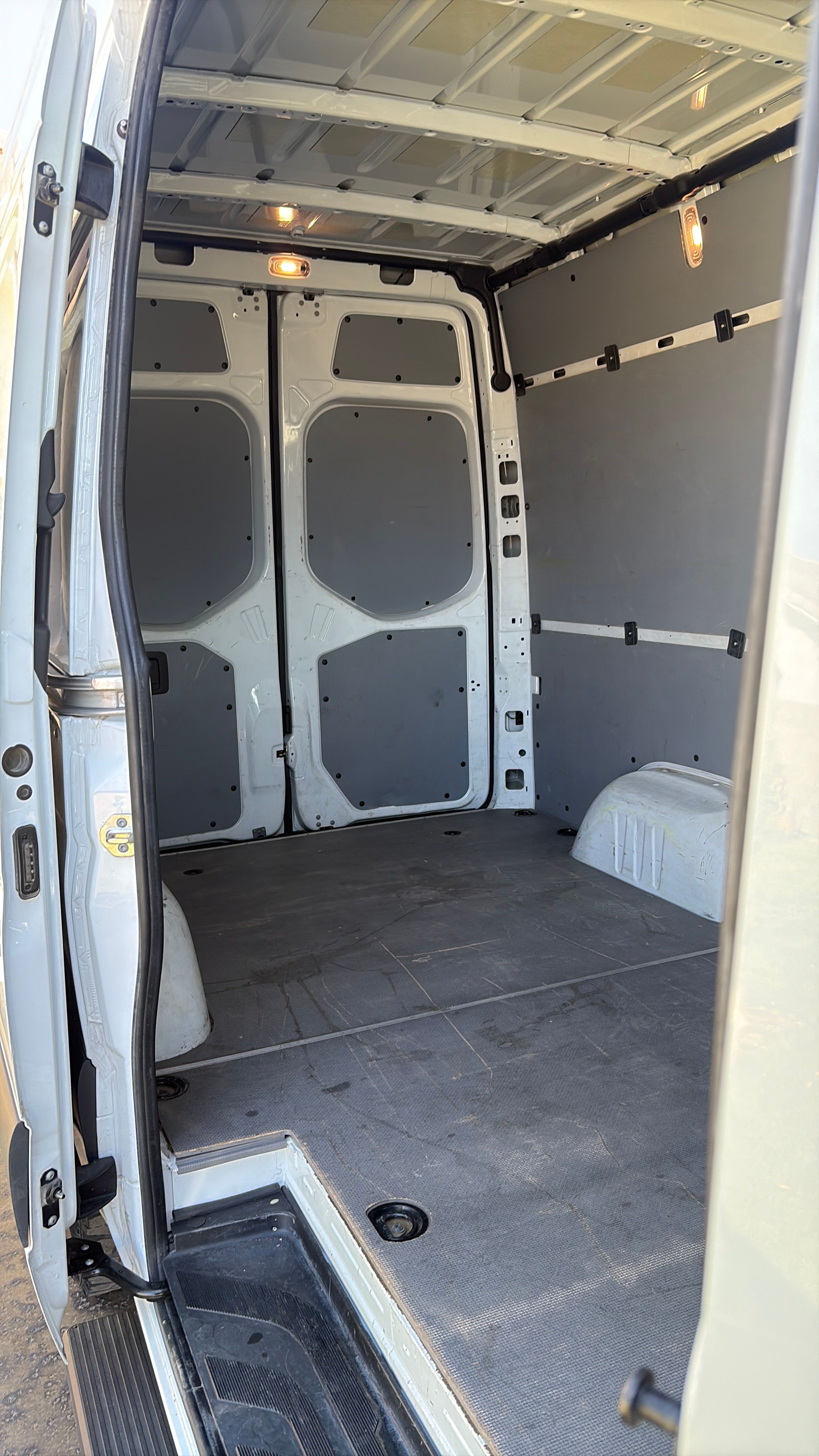 Used 2022 Mercedes-Benz Sprinter 2500 image 9