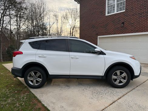 Used 2015 Toyota RAV4 XLE FWD image 6