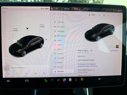 Used 2018 Tesla Model 3 Mid Range RWD image 2
