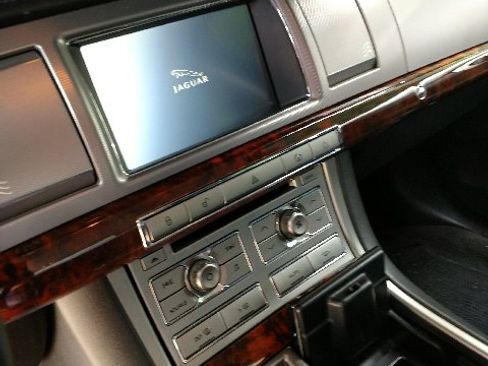Used 2011 Jaguar XF Premium image 10
