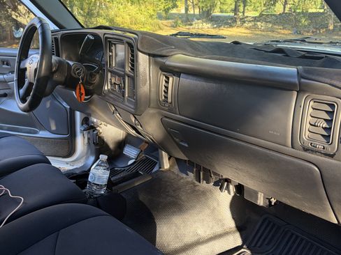 Used 2004 Chevrolet Silverado 1500 W/T image 6