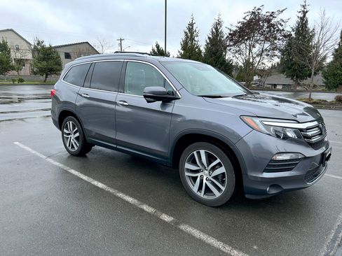 Used 2017 Honda Pilot Touring image 2
