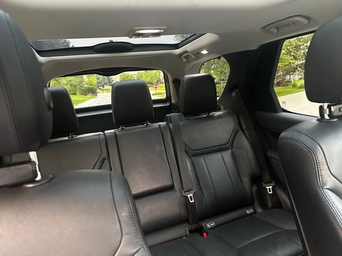 Used 2019 Land Rover Discovery SE AWD/4WD image 10