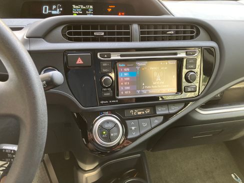 Used 2016 Toyota Prius C Three image 6