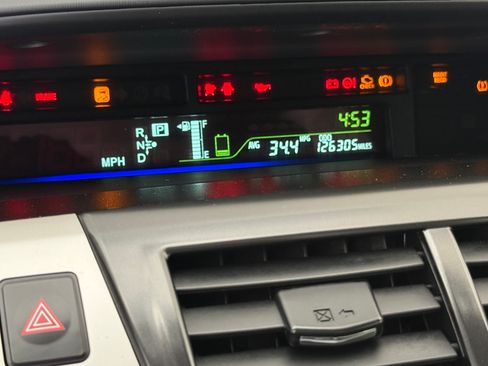 Used 2014 Toyota Prius V Three image 1