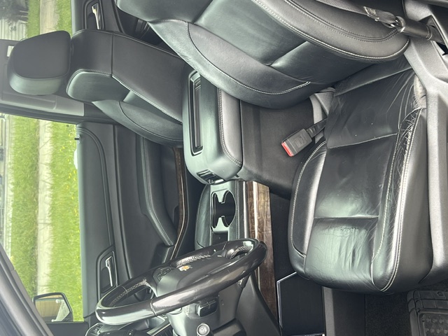 Used 2018 Chevrolet Suburban LT RWD image 5