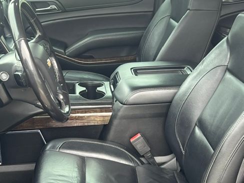 Used 2018 Chevrolet Suburban LT RWD image 5