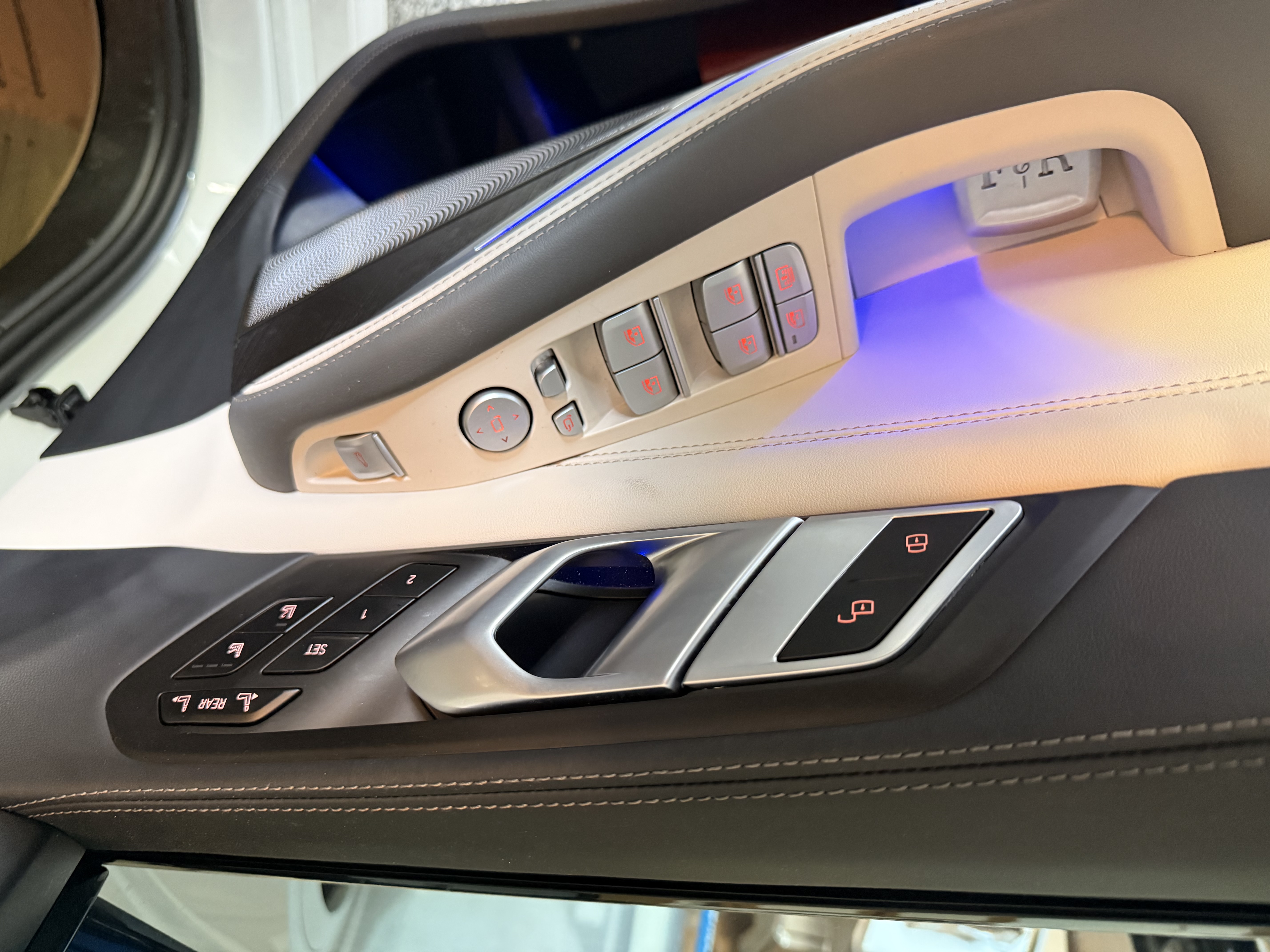 Used 2025 BMW ALPINA XB7 AWD/4WD image 14