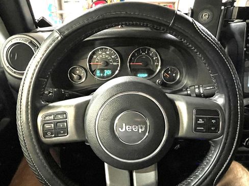 Used 2017 Jeep Wrangler Unlimited Sport image 14
