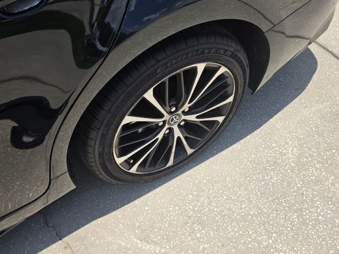 Used 2019 Toyota Camry SE FWD image 9