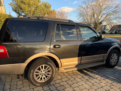 Used 2013 Ford Expedition XLT image 5