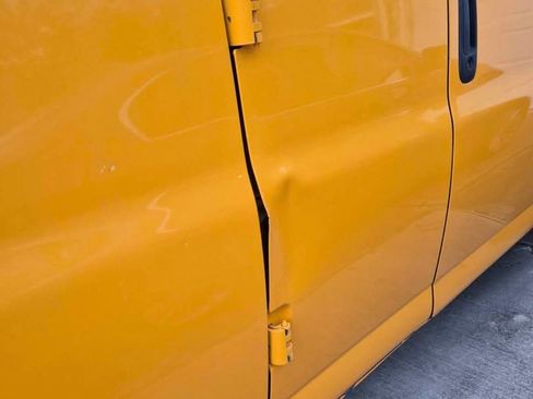 Used 2014 Chevrolet Express 3500 Extended RWD image 10
