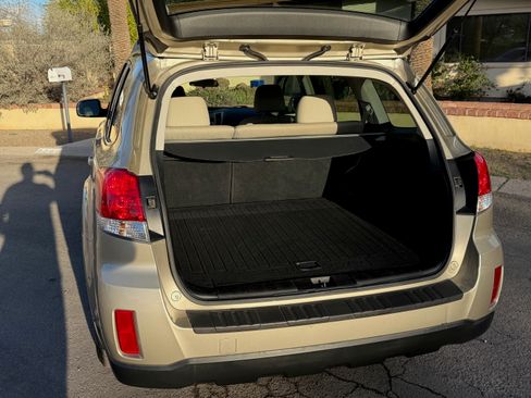 Used 2010 Subaru Outback 2.5i AWD/4WD image 14