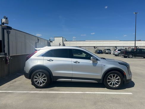 Used 2021 Cadillac XT4 Premium Luxury image 4