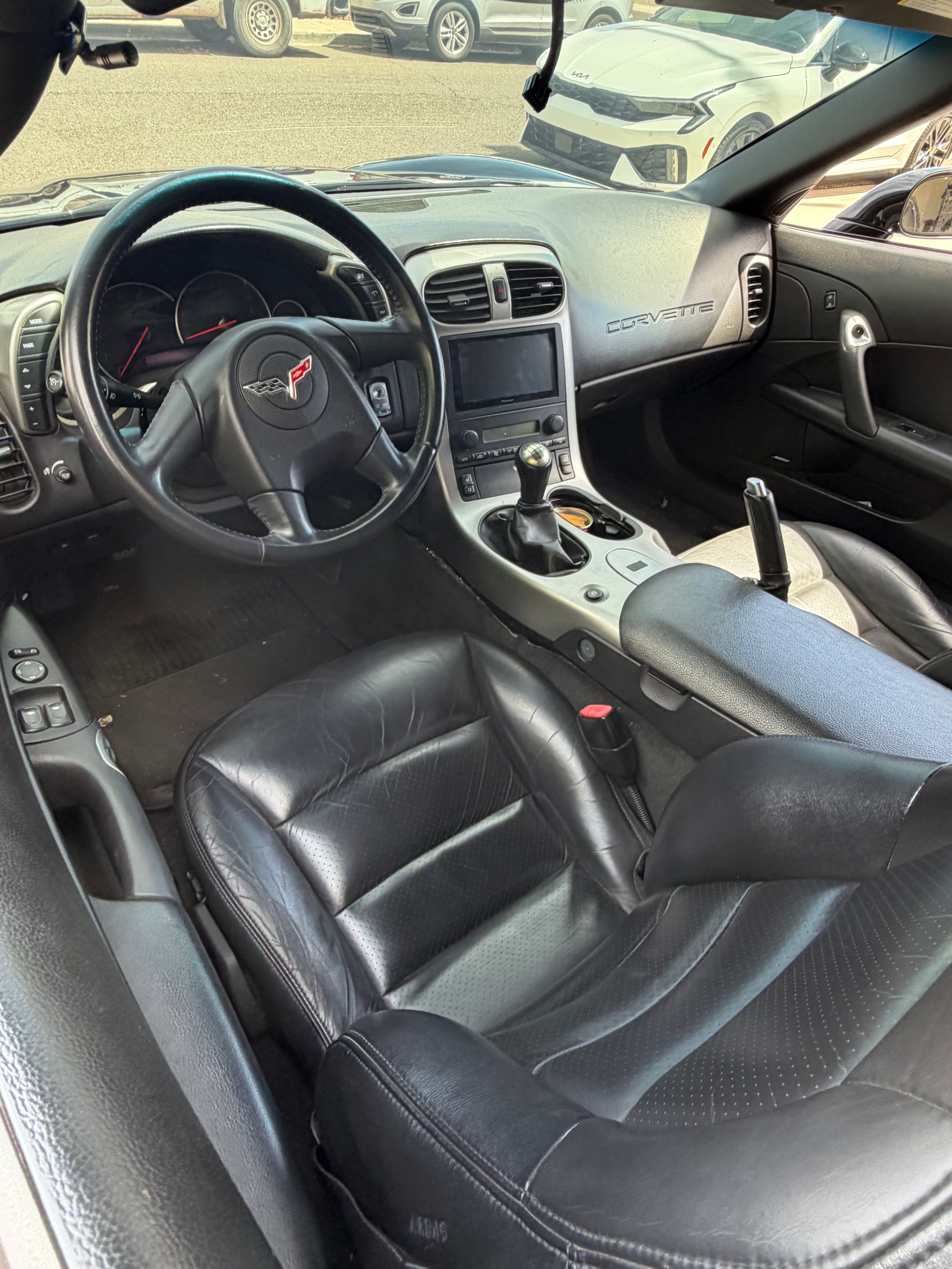 Used 2005 Chevrolet Corvette Coupe w/ Preferred Equipment Group RWD image 2