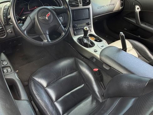 Used 2005 Chevrolet Corvette Coupe w/ Preferred Equipment Group RWD image 2
