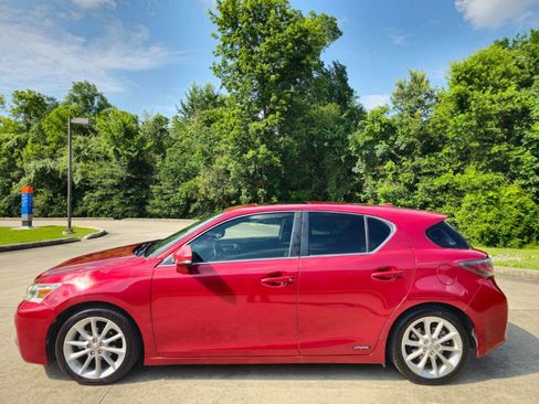 Used 2013 Lexus CT 200h image 2