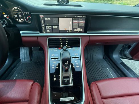 Used 2019 Porsche Panamera GTS AWD/4WD image 17