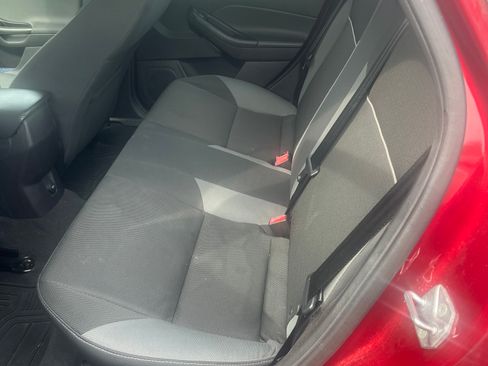 Used 2014 Ford Focus SE w/ SE Winter Package FWD image 10