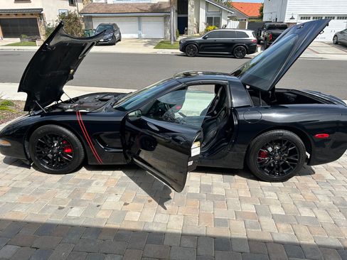 Used 2004 Chevrolet Corvette Coupe w/ Preferred Equipment Group image 2