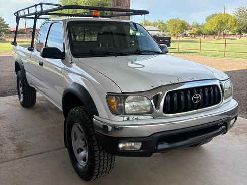 Used 2004 Toyota Tacoma PreRunner w/ SR5 Pkg RWD image 2