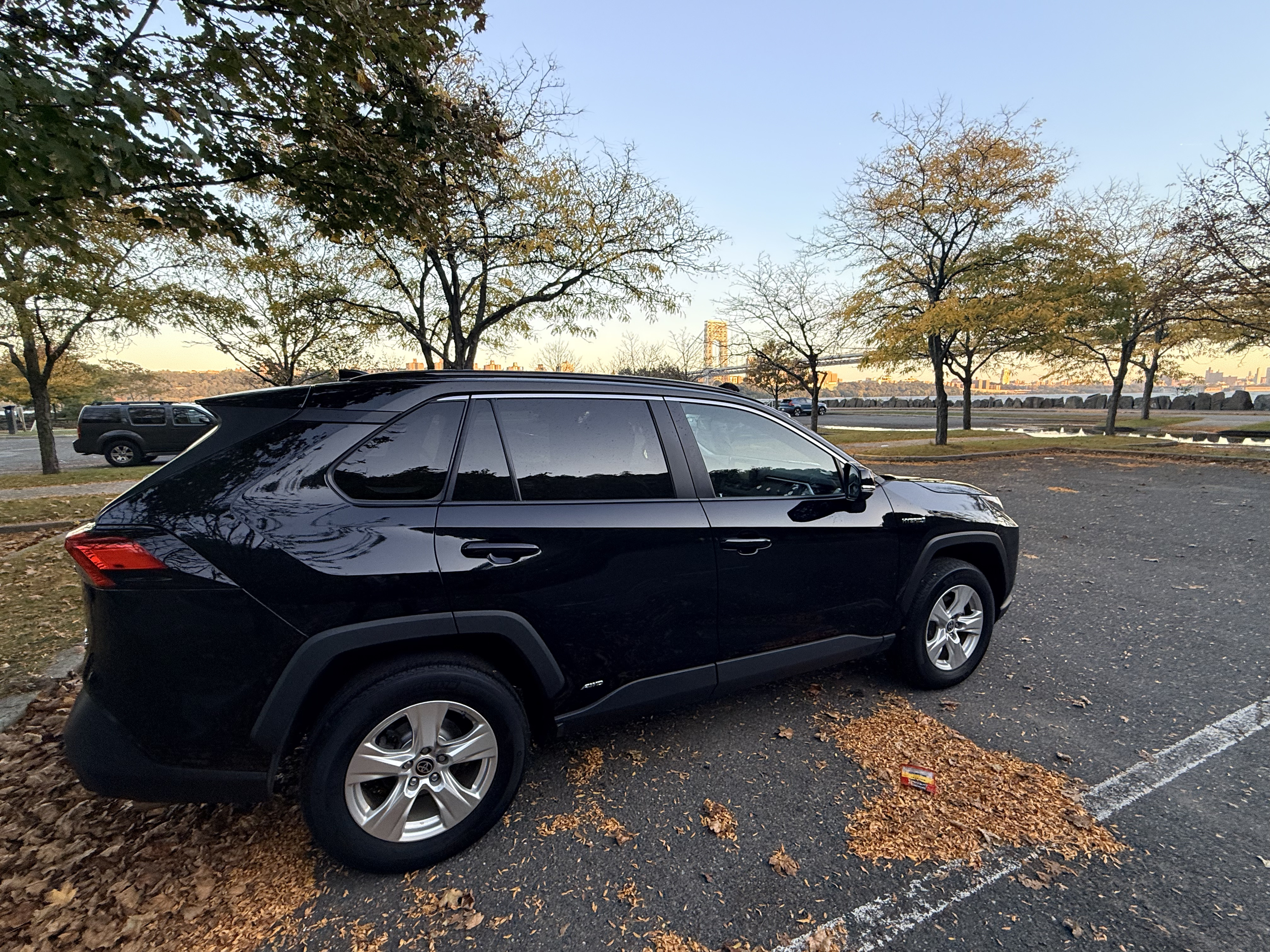 Used 2021 Toyota RAV4 LE AWD/4WD image 8