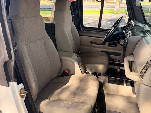 Used 2004 Jeep Wrangler X w/ Convenience Group image 5