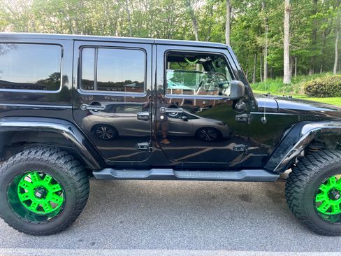 Used 2014 Jeep Wrangler Unlimited Sahara AWD/4WD image 5