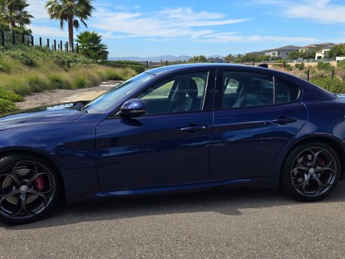 Used 2017 Alfa Romeo Giulia Ti w/ TI 19" Sport Package RWD image 1