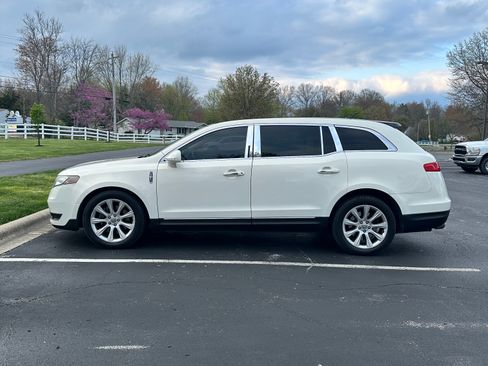 Used 2013 Lincoln MKT AWD image 9