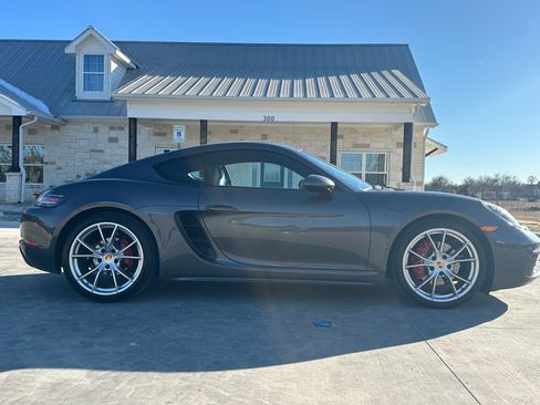 Used 2018 Porsche 718 Cayman S image 1