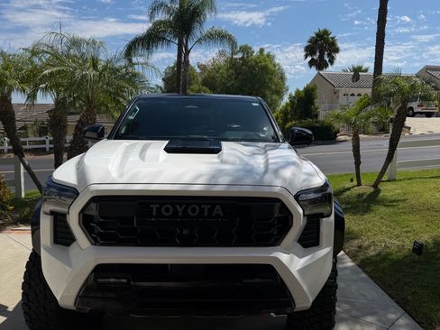 Used 2025 Toyota Tacoma TRD Pro AWD/4WD image 8