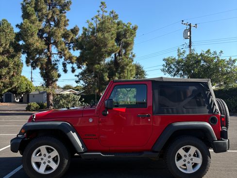Used 2015 Jeep Wrangler Sport w/ Quick Order Package 24S AWD/4WD image 4