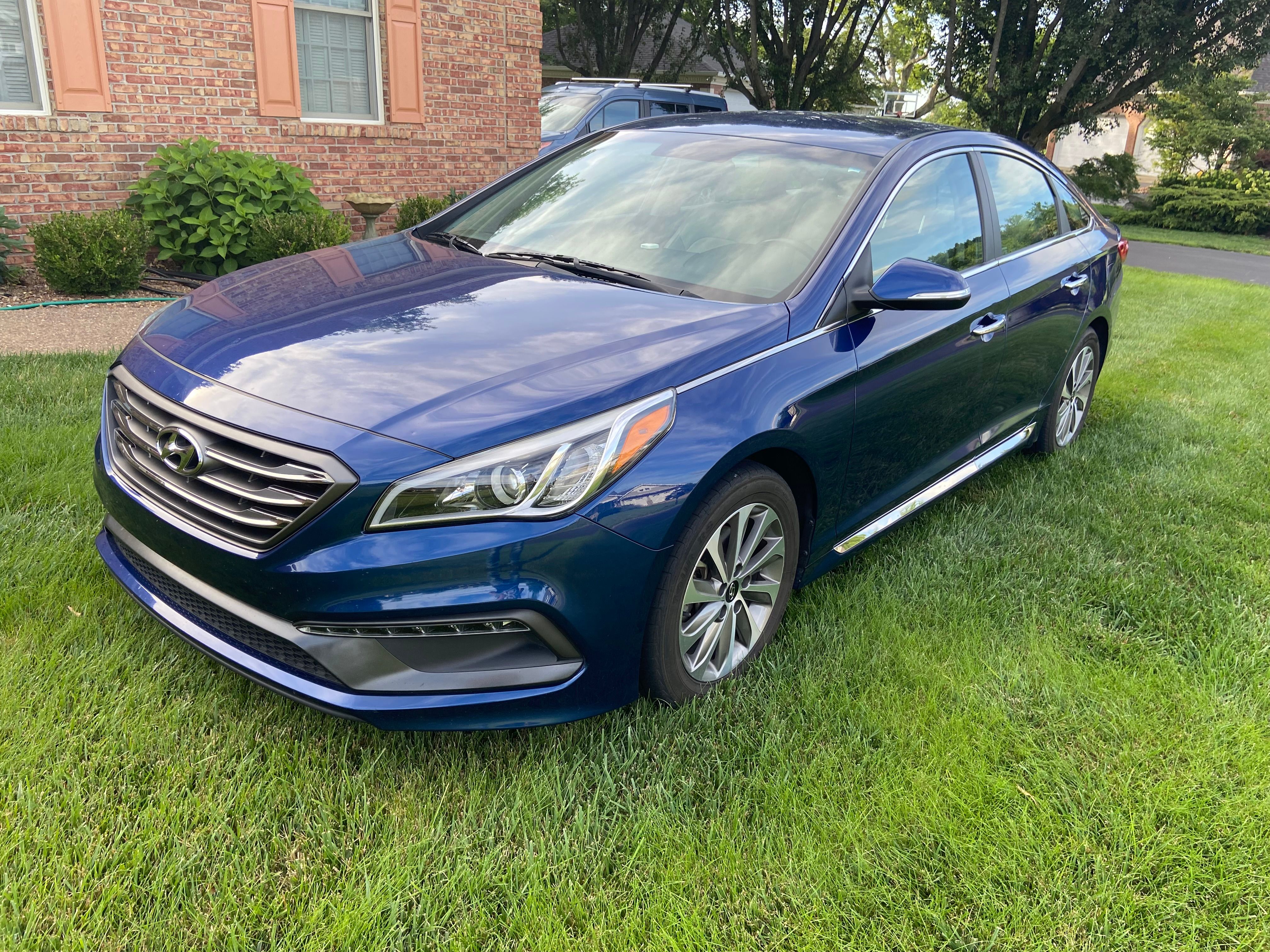 Used 2015 Hyundai Sonata Sport w/ Option Group 04 FWD image 2