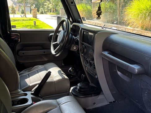 Used 2008 Jeep Wrangler X AWD/4WD image 6
