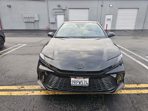 Used 2025 Toyota Camry SE image 5