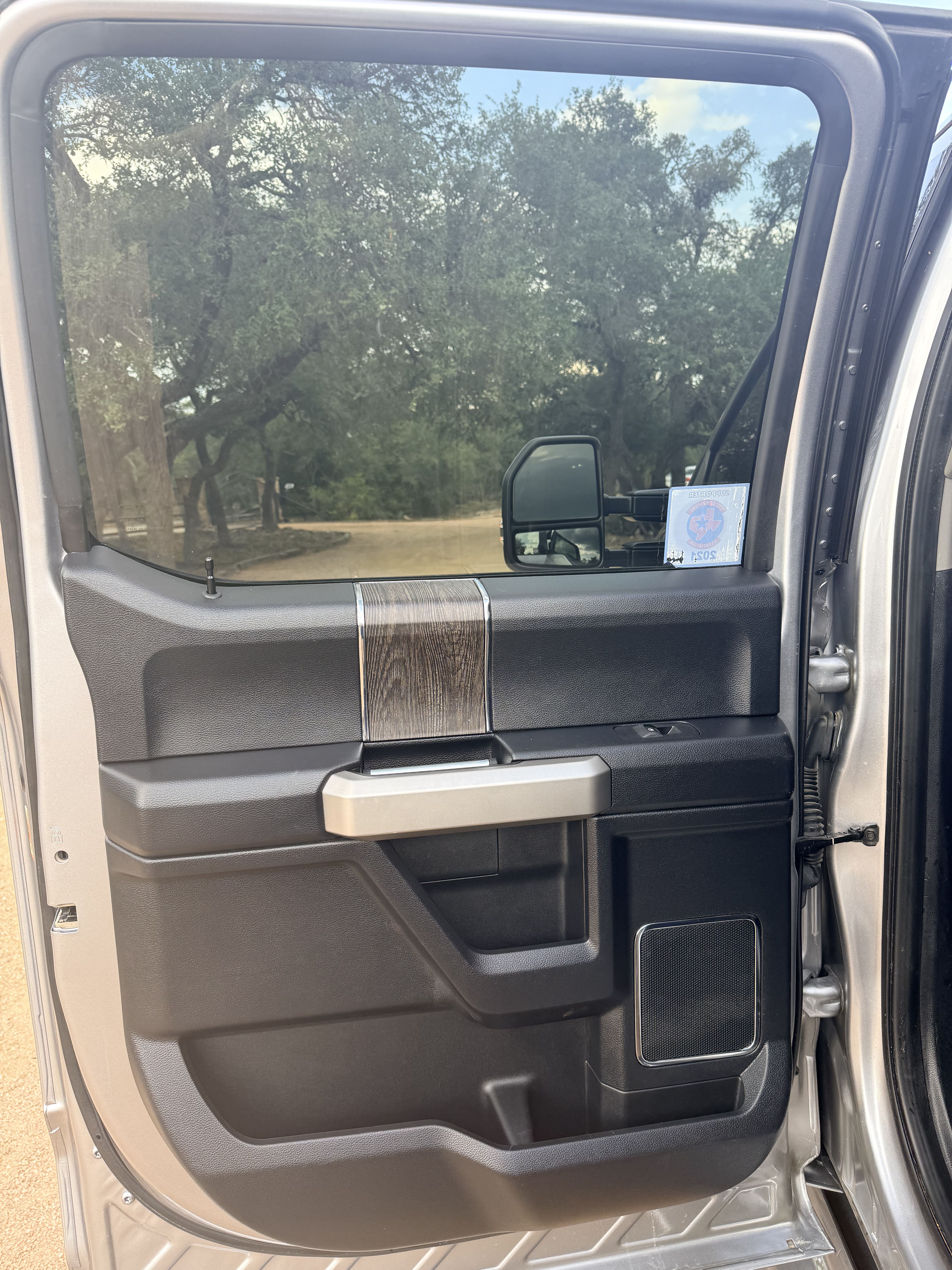 Used 2020 Ford F350 Lariat w/ Lariat Ultimate Package AWD/4WD image 6