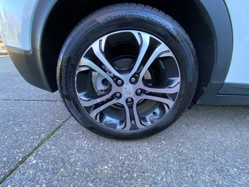 Used 2019 Chevrolet Bolt Premier w/ Infotainment Package image 18