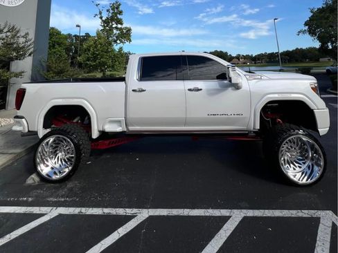 Used 2022 GMC Sierra 3500 Denali w/ Denali Ultimate Package image 2