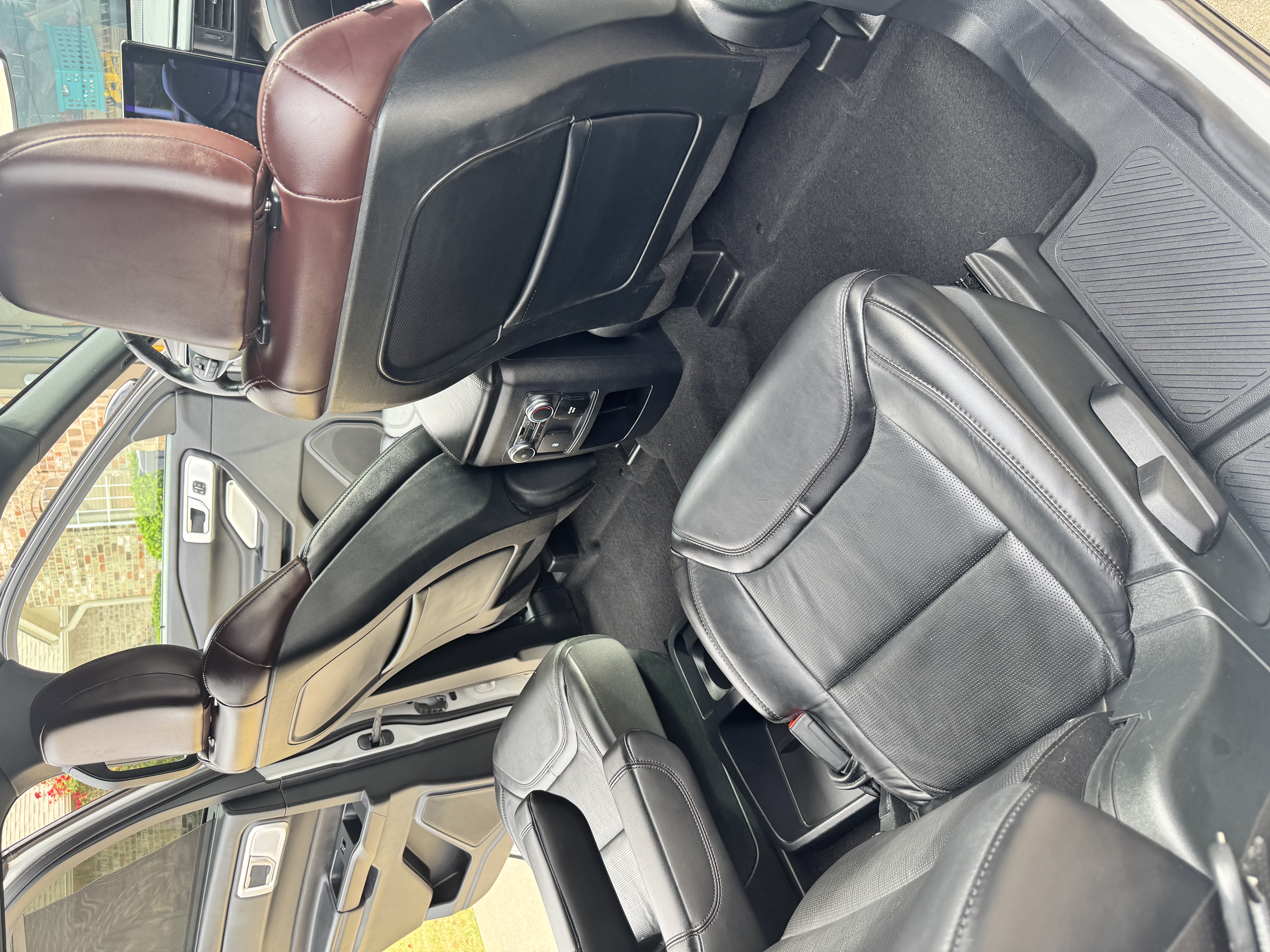 Used 2020 Ford Explorer Platinum w/ Premium Technology Package AWD/4WD image 16
