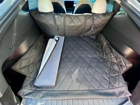 Used 2022 Tesla Model Y Long Range image 14