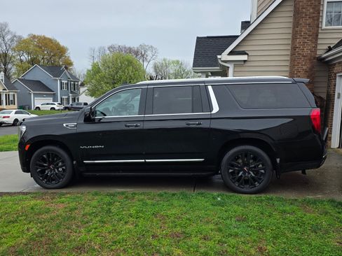 Used 2021 GMC Yukon XL SLT w/ SLT Luxury Package image 6