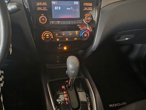 Used 2016 Nissan Rogue S image 9