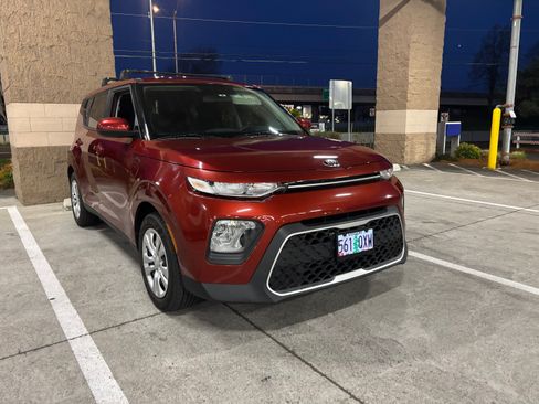 Used 2020 Kia Soul LX image 4