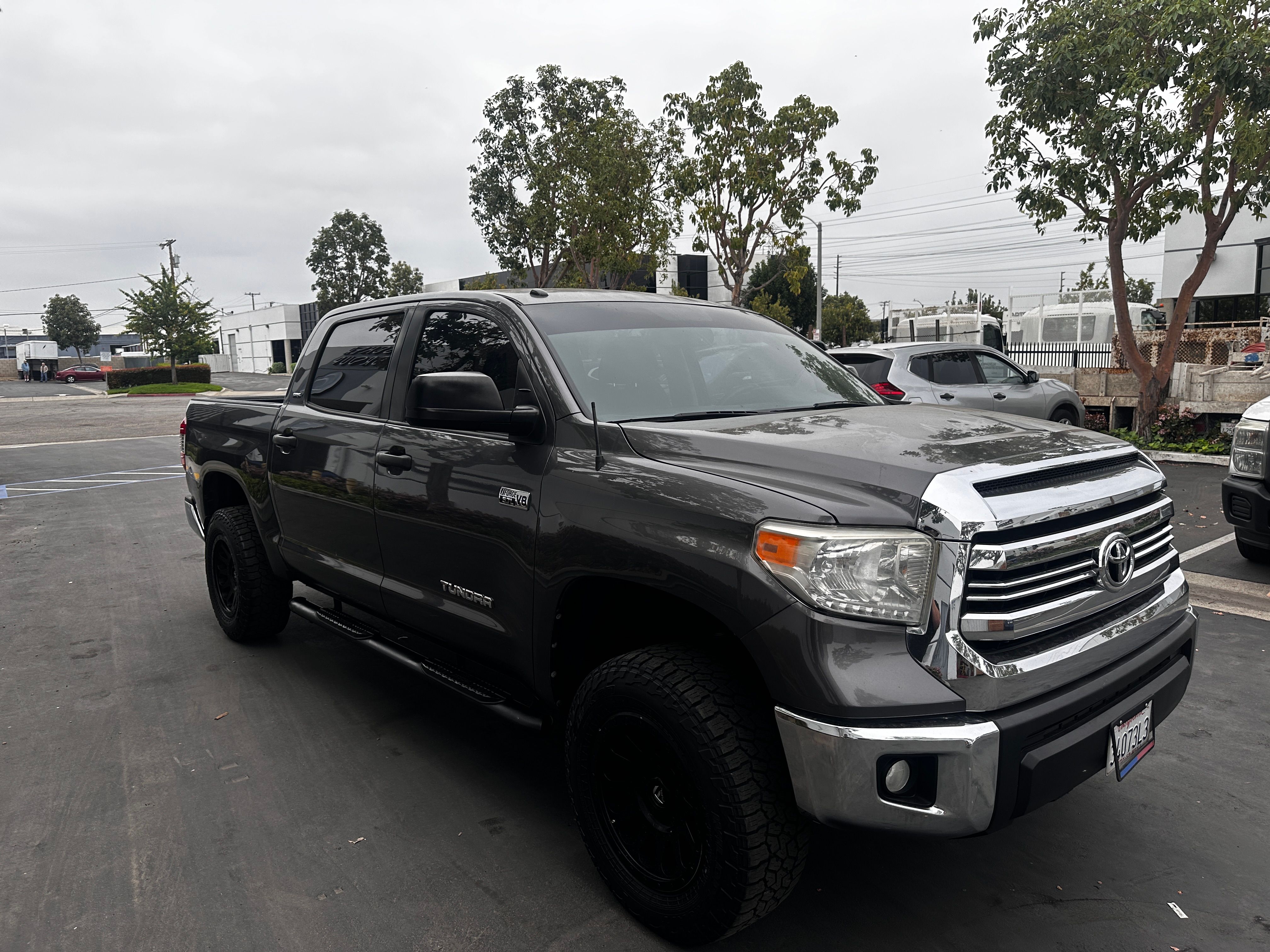 Used 2016 Toyota Tundra SR5 w/ SR5 Upgrade Package AWD/4WD image 4