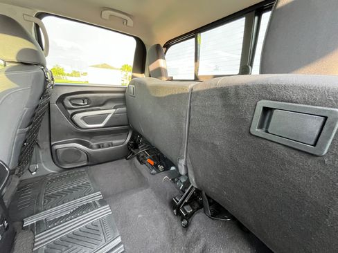 Used 2023 Nissan Titan SV w/ SV Convenience Package RWD image 26