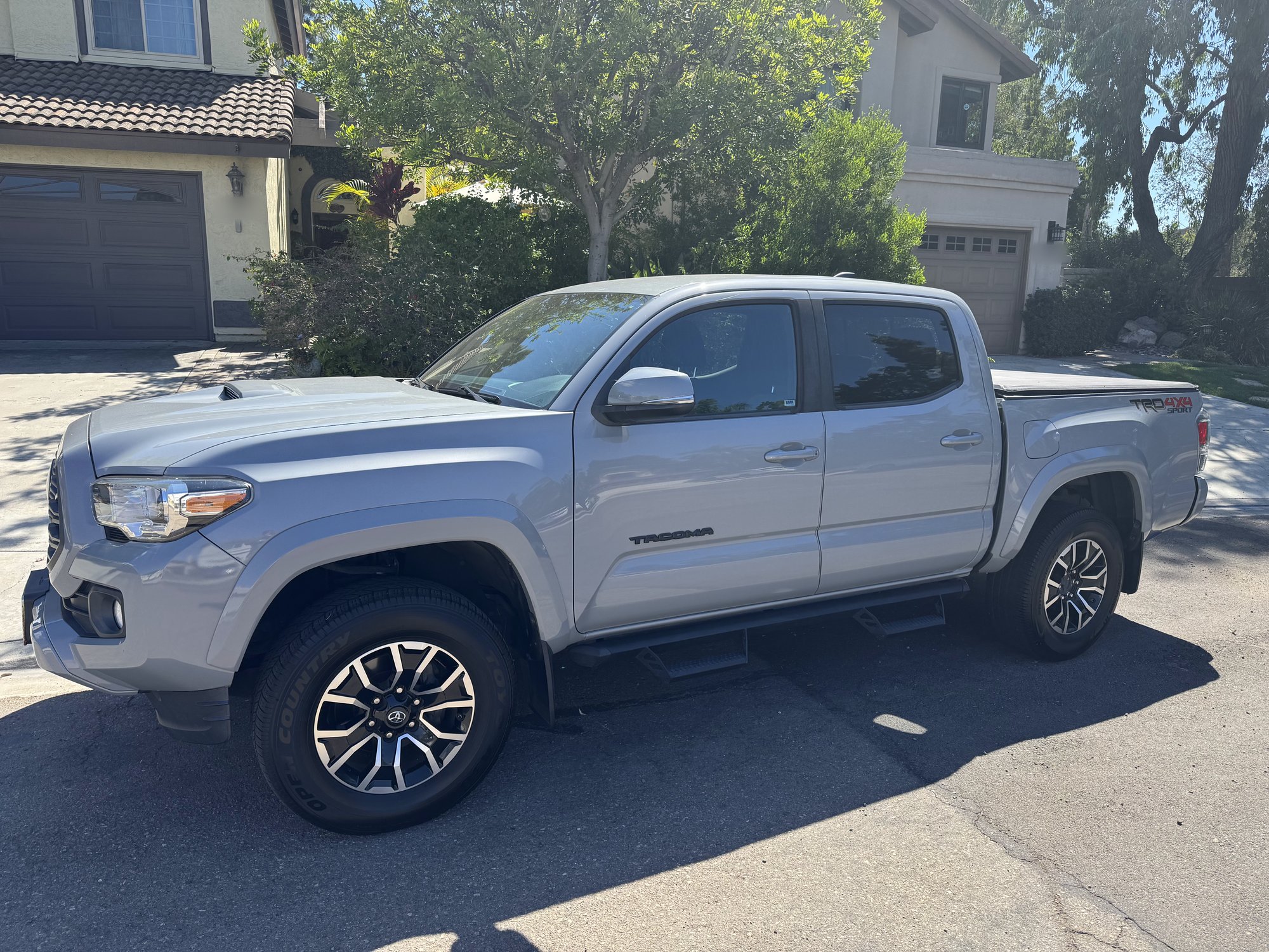 Used 2020 Toyota Tacoma TRD Sport w/ Technology Package AWD/4WD image 5