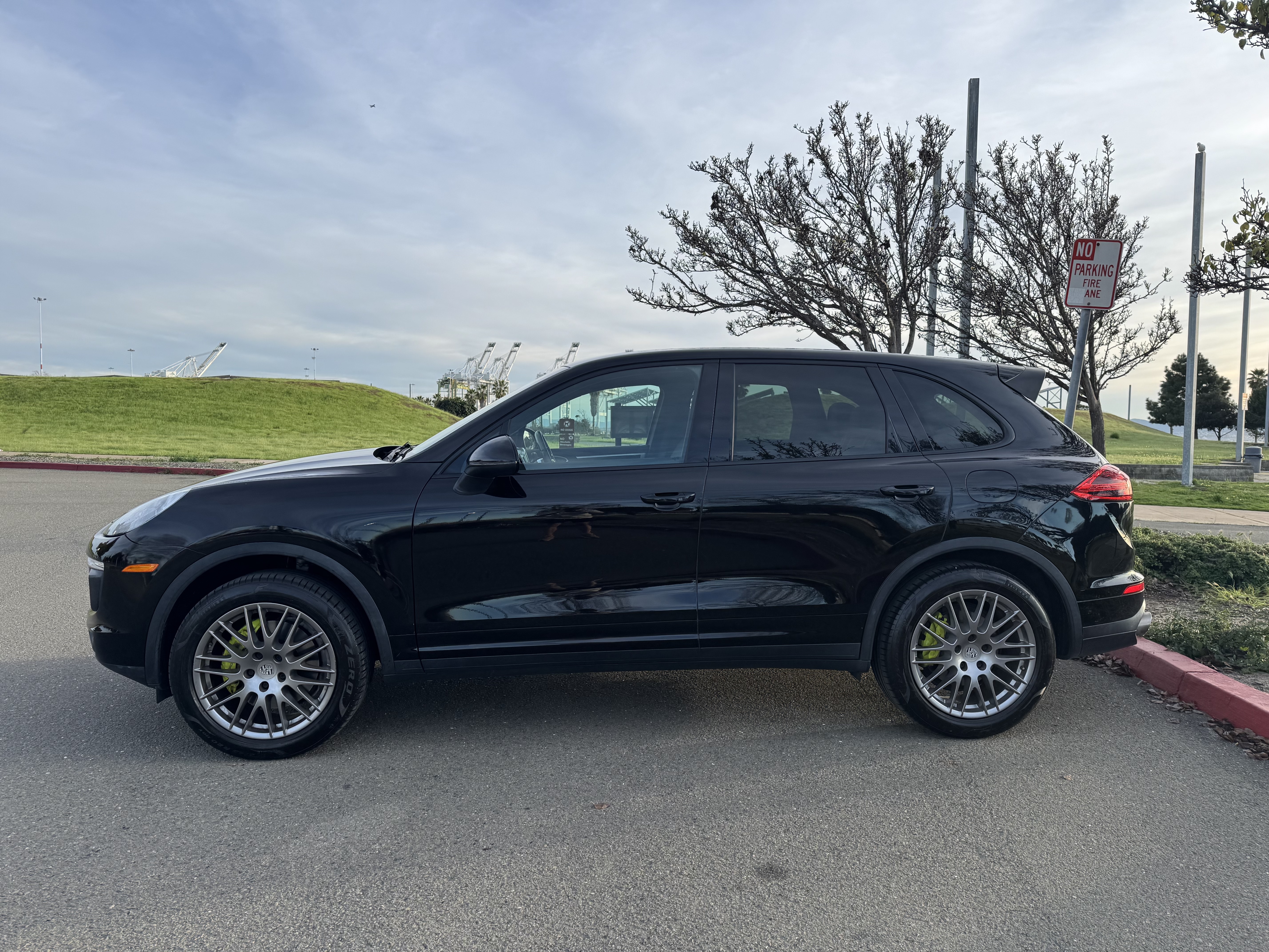 Used 2016 Porsche Cayenne S AWD/4WD image 5