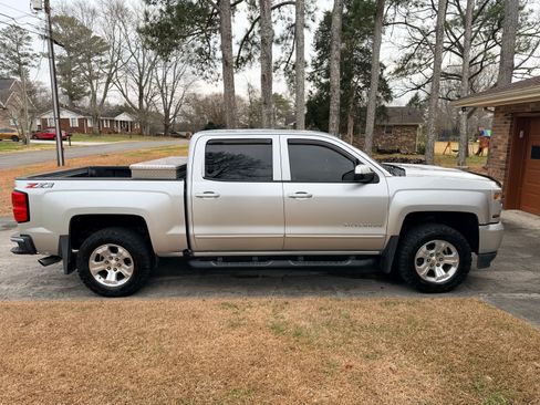 Used 2018 Chevrolet Silverado 1500 LT w/ All Star Edition image 6