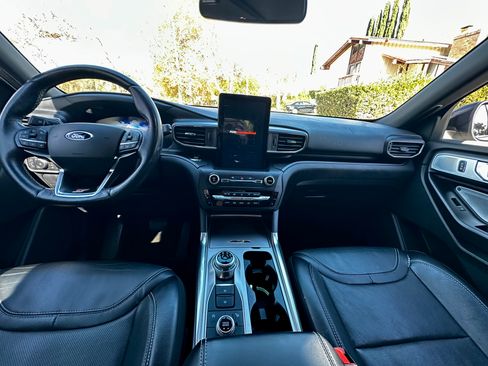 Used 2020 Ford Explorer ST w/ ST Street Pack image 17